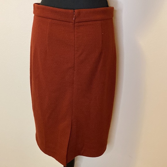 ๐ 2/$25 Ann Taylor Textured Knit Midi Pencil Skirt - Picture 3 of 7
